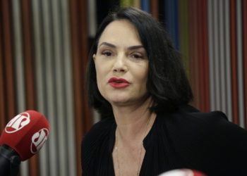 Mensagem de Luiza Brunet ao 50emais: “Ainda não assumi os brancos”