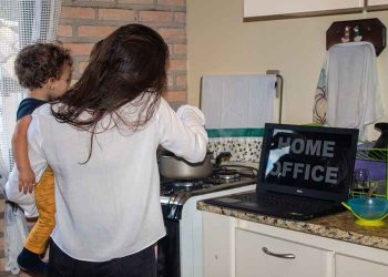 Economista quer dar maior visibilidade ao trabalho de casa, feito mais por mulheres