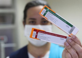 Além das vacinas contra a Covid e a gripe, há outras que os 50 e mais precisam tomar