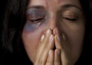 O silêncio mata. Não se cale. Ajude a conter a violência contra a mulher