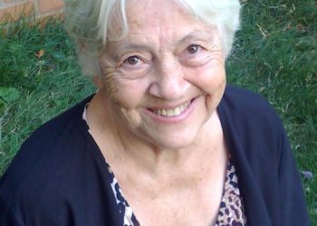 Adélia Prado: O tempo leva a vida. A memória traz de volta o que importa