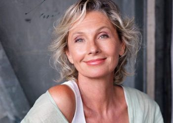 Não esconda mais a idade. Precisamos entender a idade que temos