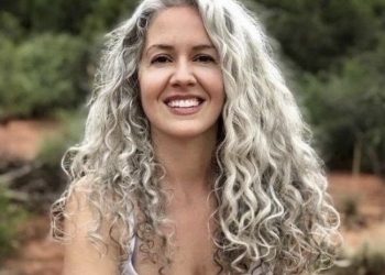 Sugestões de bonitos cabelos grisalhos longos