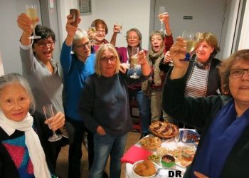 Francesas com mais de 60 anos se juntam e criam um “anti-asilo”