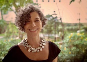 Ela criou um saco de dormir desenhado e pensado para pessoas em situação de rua