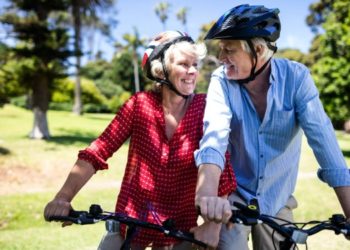 Cinco benefícios para a saúde na 3ª idade de pedalar de bicicleta