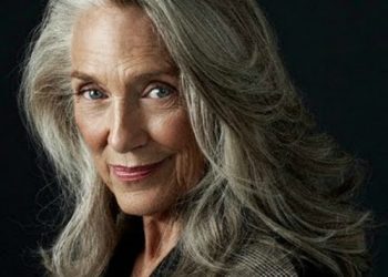 Mulheres de mais de 50 anos e seus cabelos longos