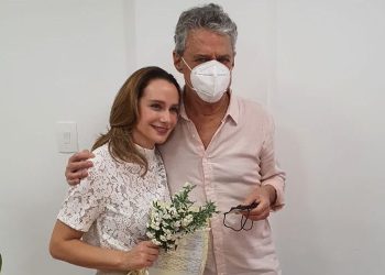 Mais de 20 anos depois de se separar, Chico Buarque se casa pela segunda vez