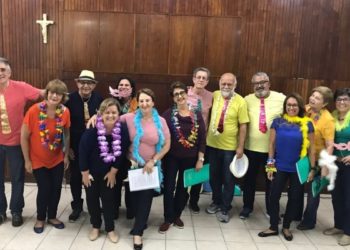 Coral de maiores de 60 canta ‘Idade Maravilhosa’. E estoura