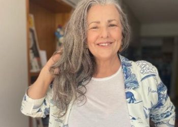 Usar cabelos longos após os 50: a beleza mora justamente na liberdade de escolha