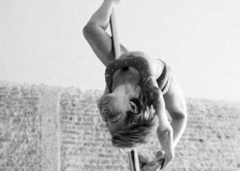 Cada vez mais mulheres acima dos 50 anos aderem ao pole dance