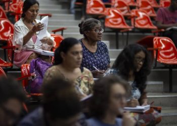 Eles e elas são exemplo: com mais de 60, preparam-se para o Enem