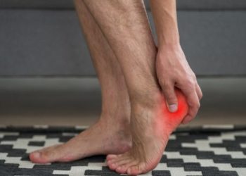 Você sofre de fascite plantar? Veja o que fazer para por fim a esse terrível incômodo