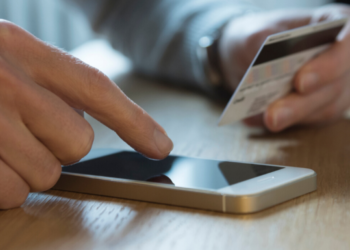 Três dos cuidados que idosos devem ter para evitar ter seus dados roubados na internet