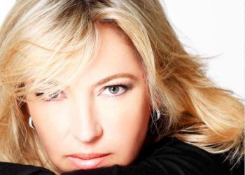 Depois de ler matéria no 50emais, ela aceita convite para ser modelo