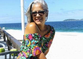 Aos 60, ela desabafa: “Já fui chamada até de ridícula por estar usando shorts”