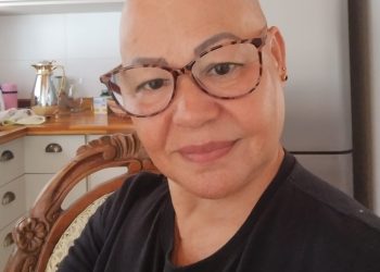 Maria Silvia Azevedo falando de alopecia: “Nem cabelinho, nem cabelão”