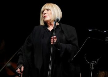Marianne Faithfull, cantora que agitou os anos 60, se recolhe a uma casa de repouso