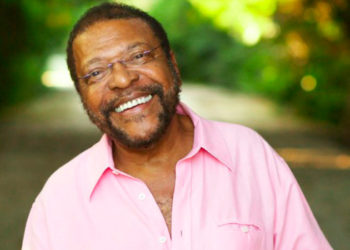 Martinho da Vila, 79, volta a estudar e faz curso em Universidade