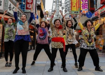 Septuagenárias, elas cantam e dançam saudando líderes do G20