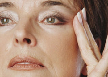 Retirada de bolsas e excesso de pele na área dos olhos é simples e alivia a aparência