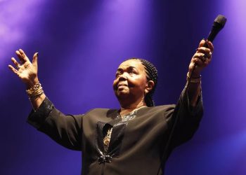 Cesária Évora, da origem humilde a uma das principais cantoras do planeta