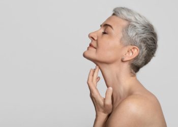 Maturidade: dermatologistas dão dicas de cuidados essenciais do colo e do pescoço