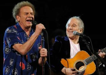 Simon & Garfunkel cantam ‘The Sound of Silence’ 45 anos depois
