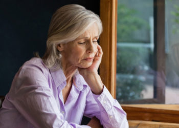 Envelhecer isolado é tão prejudicial à saúde quanto uma doença