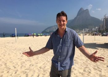 Spencer Callahan, o ator e músico inglês apaixonado pelo Brasil