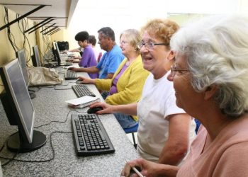 Comércio pela internet : falta atender a 3ª idade