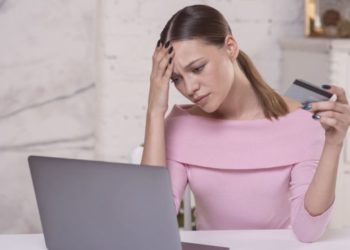 Acesso fácil aos cartões de crédito levou muitos brasileiros a se endividarem