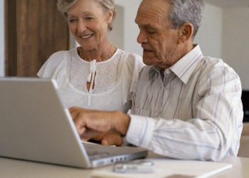 Uso da internet por idosos cresceu 222% em 6 anos