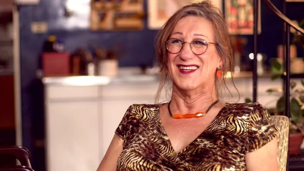 O diálogo  divertido sobre sexo entre a tia sexagenária e a jovem sobrinha