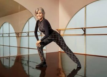 Jane Fonda aos 84: o verbo é mexer