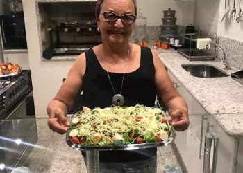 Com vídeos simples, cozinheira chega a 4 milhões de seguidores