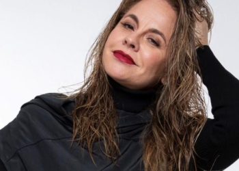 É grande preconceito contra cabelo longo após os 50