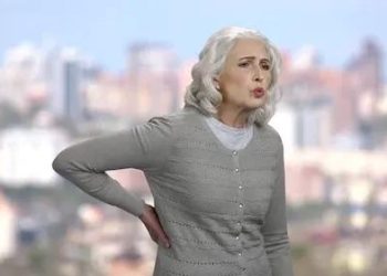 Tem dor nas costas? Aprenda aqui como se sentar