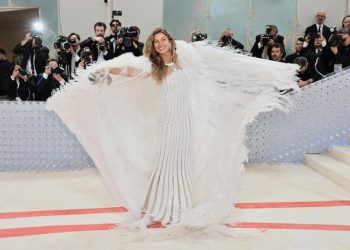 Trajes chiques e extravagantes das estrelas