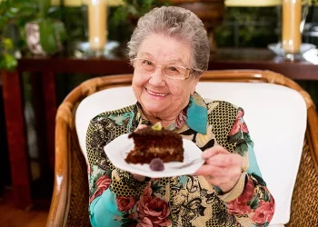 Corpo de Palmirinha será enterrado nesta segunda-feira