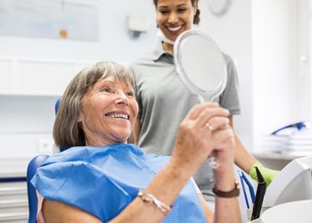 Cientistas estudam relação entre problemas na gengiva e demência