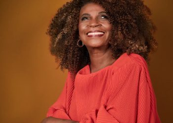 Zezé Motta, 79:  Faço ginástica, caminho, me cuido