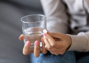 Toma paracetamol ou tylenol? Cuidado!