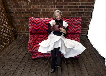 Maggie Smith, aos 88, estrela anúncio de moda de grife