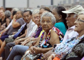 Boa parte dos brasileiros já tem cabeça branca. O país vai mudando