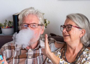 OMS pede que países proíbam venda de cigarro eletrônico