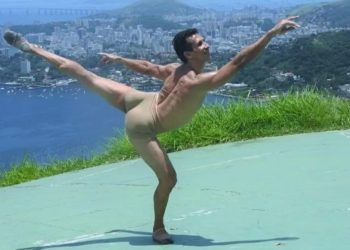 Bailarino chamado de ‘velho’ aos 60 anos não se conforma