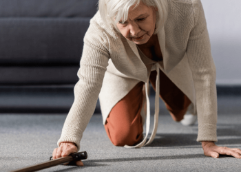 Mortes de idosos por queda duplicam no Brasil em 10 anos