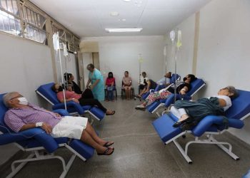 Dengue: população é que paga a conta. Com a bolsa e com a vida