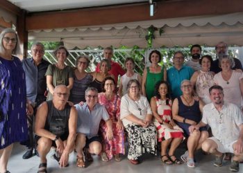 Amigos constroem vila em São Paulo para envelhecer juntos